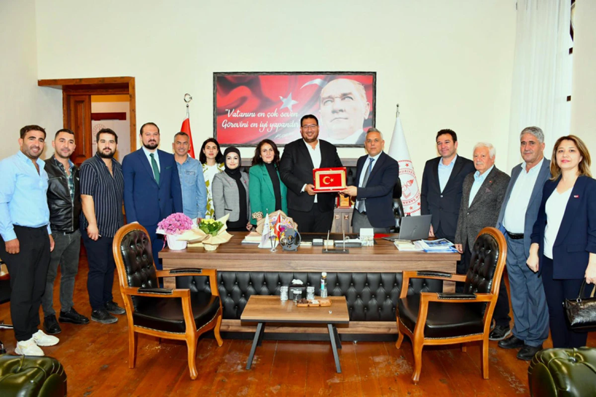 AK Parti’den Öğretmenler Günü ziyareti