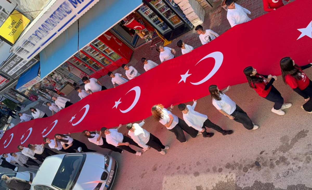 BAYRAK SEVGİSİ, TAŞUCU&rsquo;NDA DORUĞA ULAŞTI