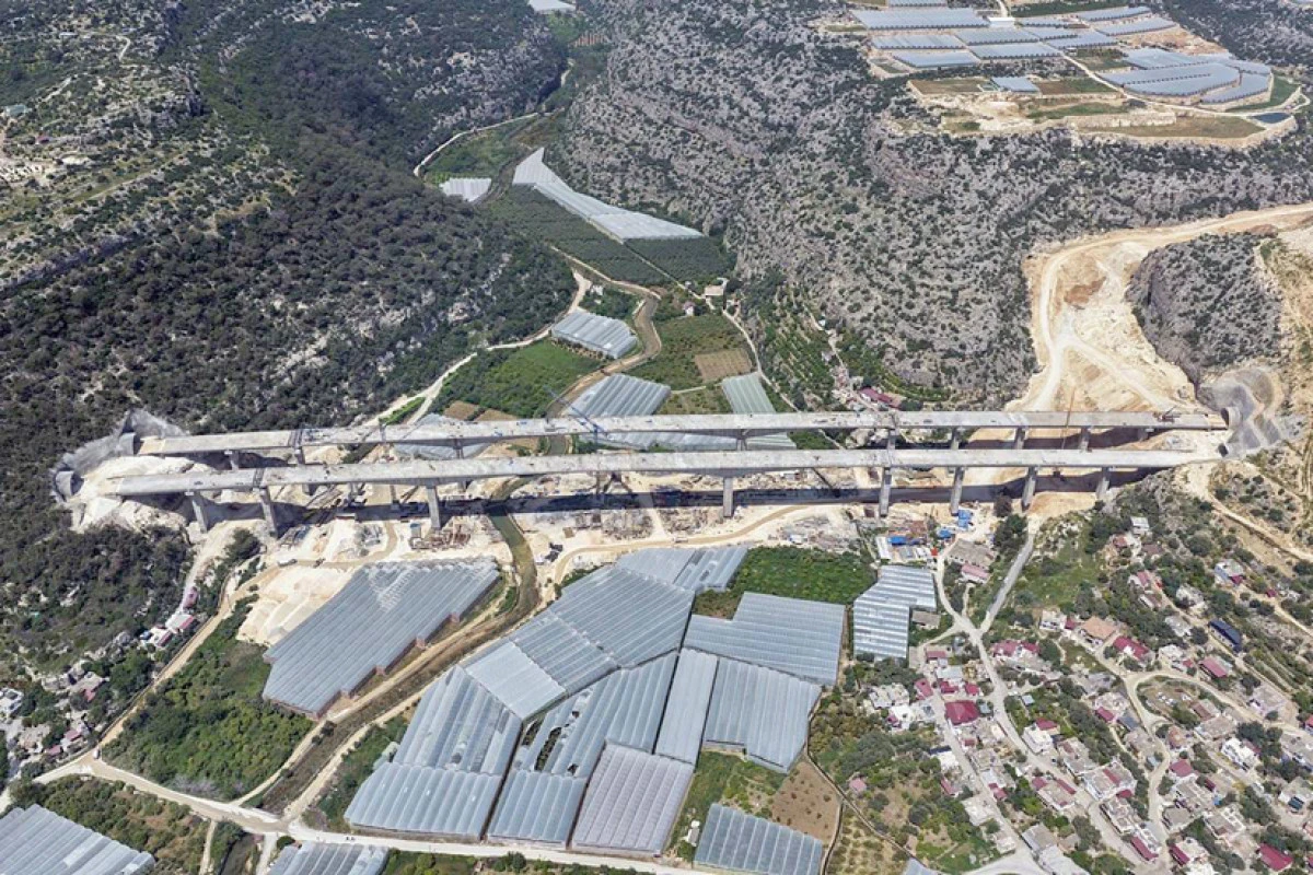 &Ccedil;eşmeli-Taşucu Otobanı ne zaman a&ccedil;ılacak?
