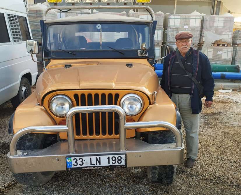 DEPREMZEDELER İÇİN TARİHİ JİPİNİ SATIYOR