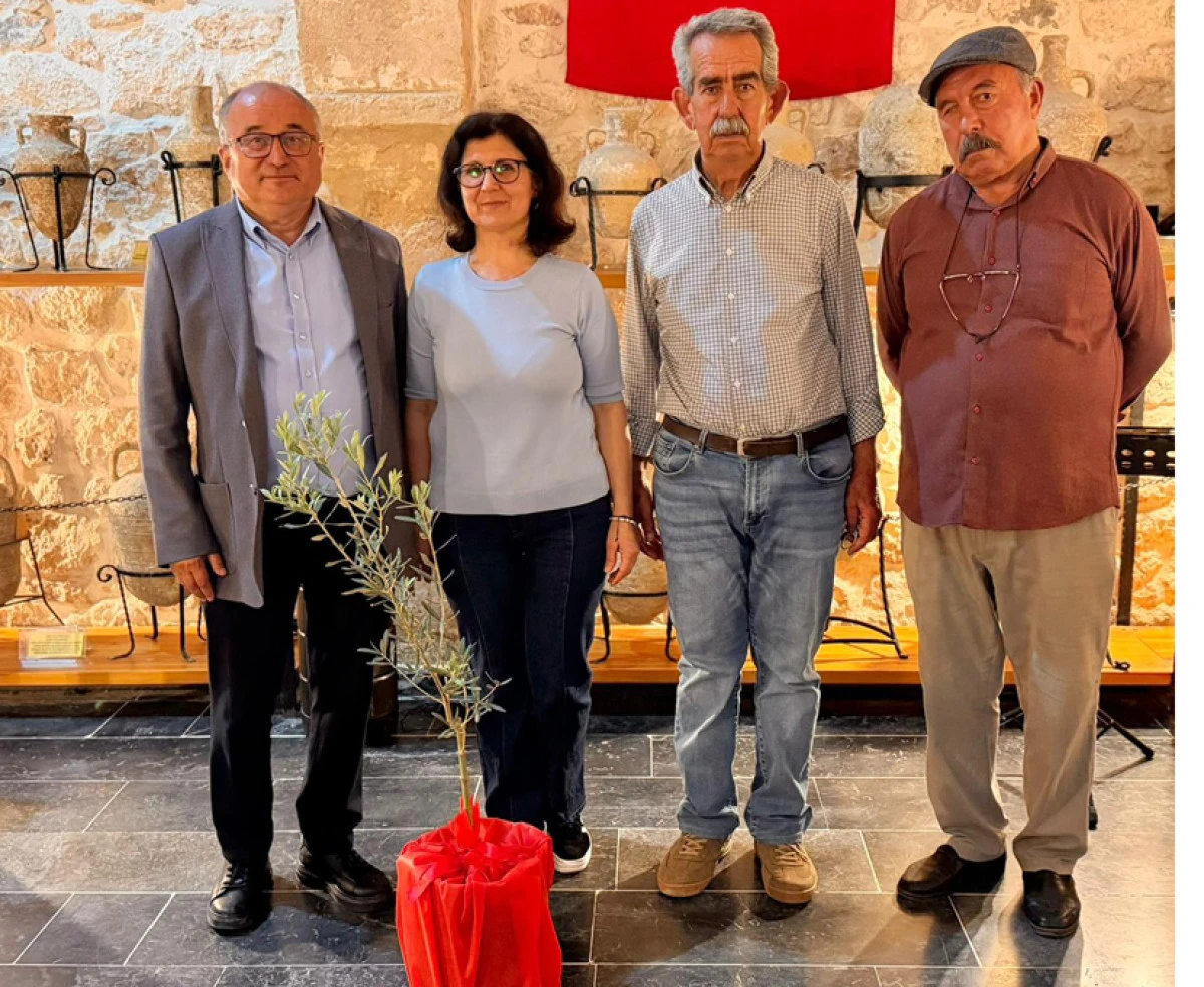 G&uuml;le&ccedil;&rsquo;ten Arslan Eyce Amphora M&uuml;zesi&rsquo;e Anlamlı Hediye