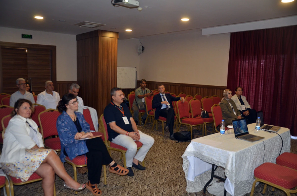 Hemşerimiz Akdağ’ın oturum başkanlığında 5 bildiri sunuldu