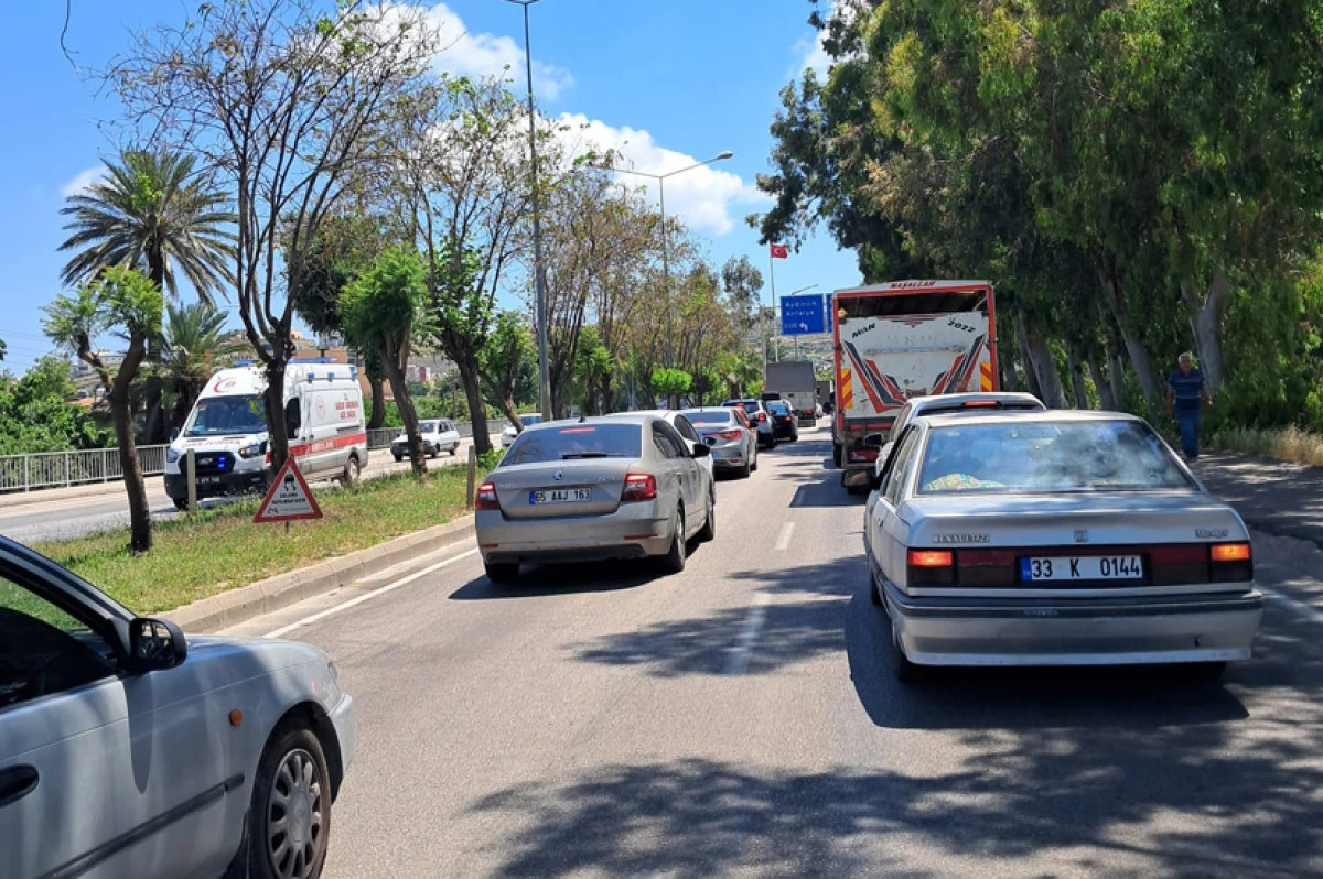 KAVŞAKLARDA SORUNLAR BİTMİYOR!..