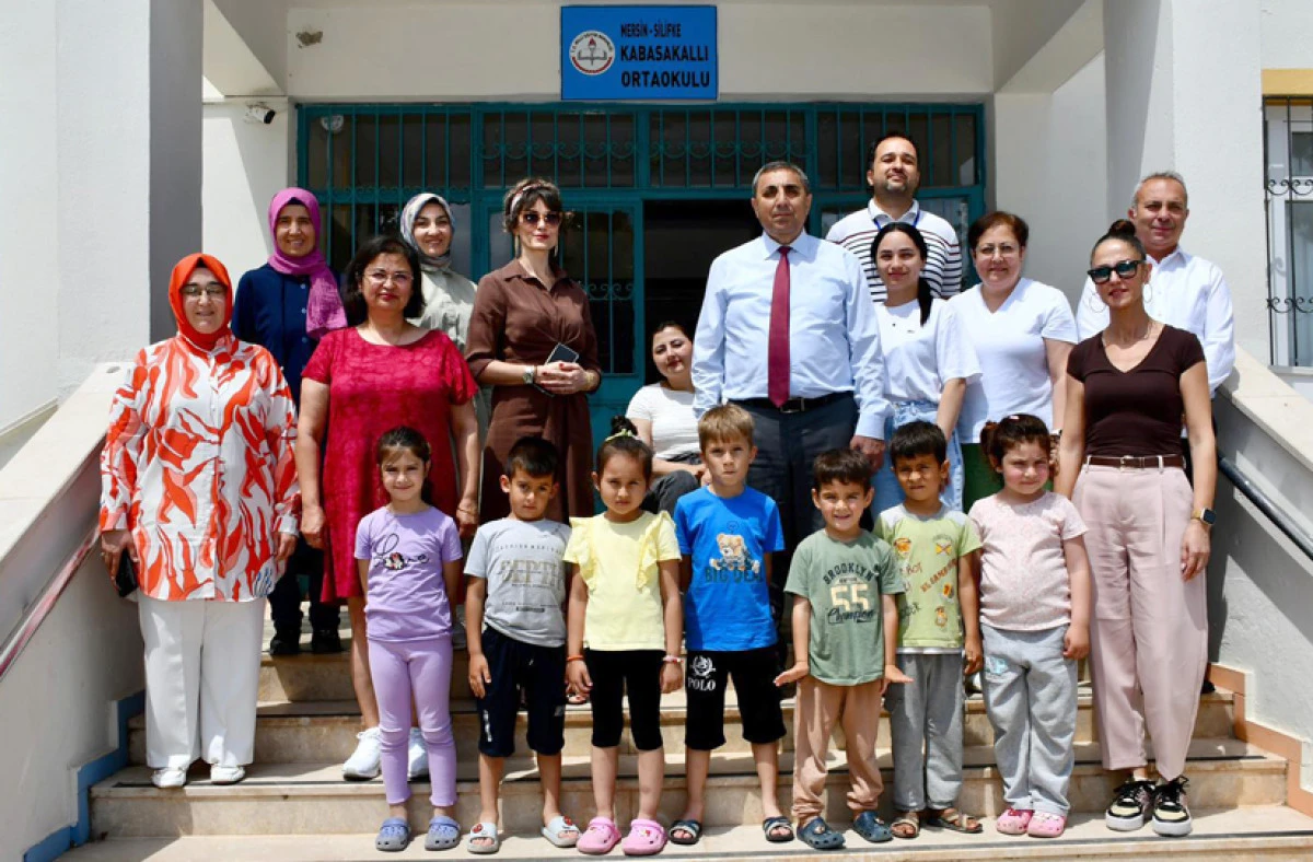 Kaymakam Aslaner, okul gezilerini s&uuml;rd&uuml;r&uuml;yor