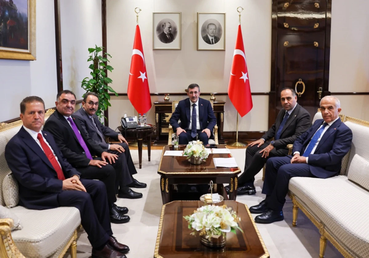 Kıratlı, &Ccedil;ukurova tarımının sorunlarını K&uuml;lliye&rsquo;ye aktardı