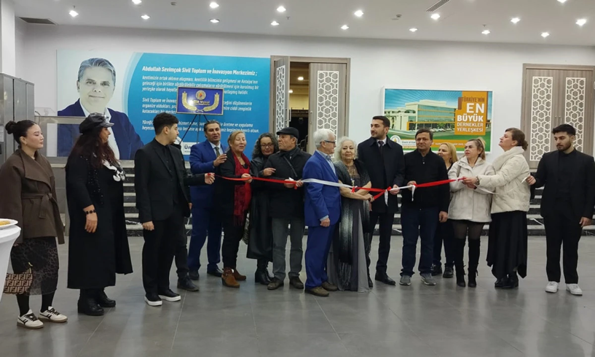 KUŞAKLARI BULUŞTURAN SERGİDE İLKUTLU DA VARDI