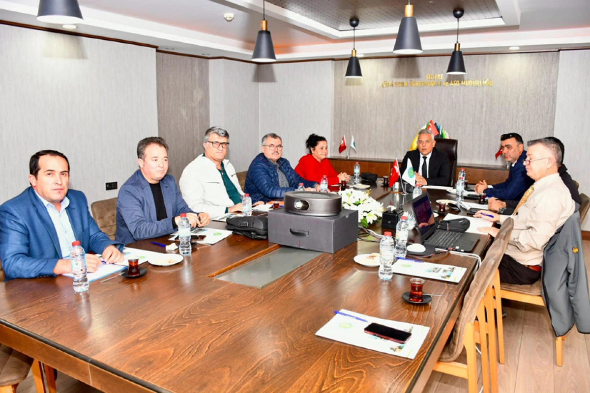 Lise M&uuml;d&uuml;rleriyle disiplin ve akademik başarı konuşuldu