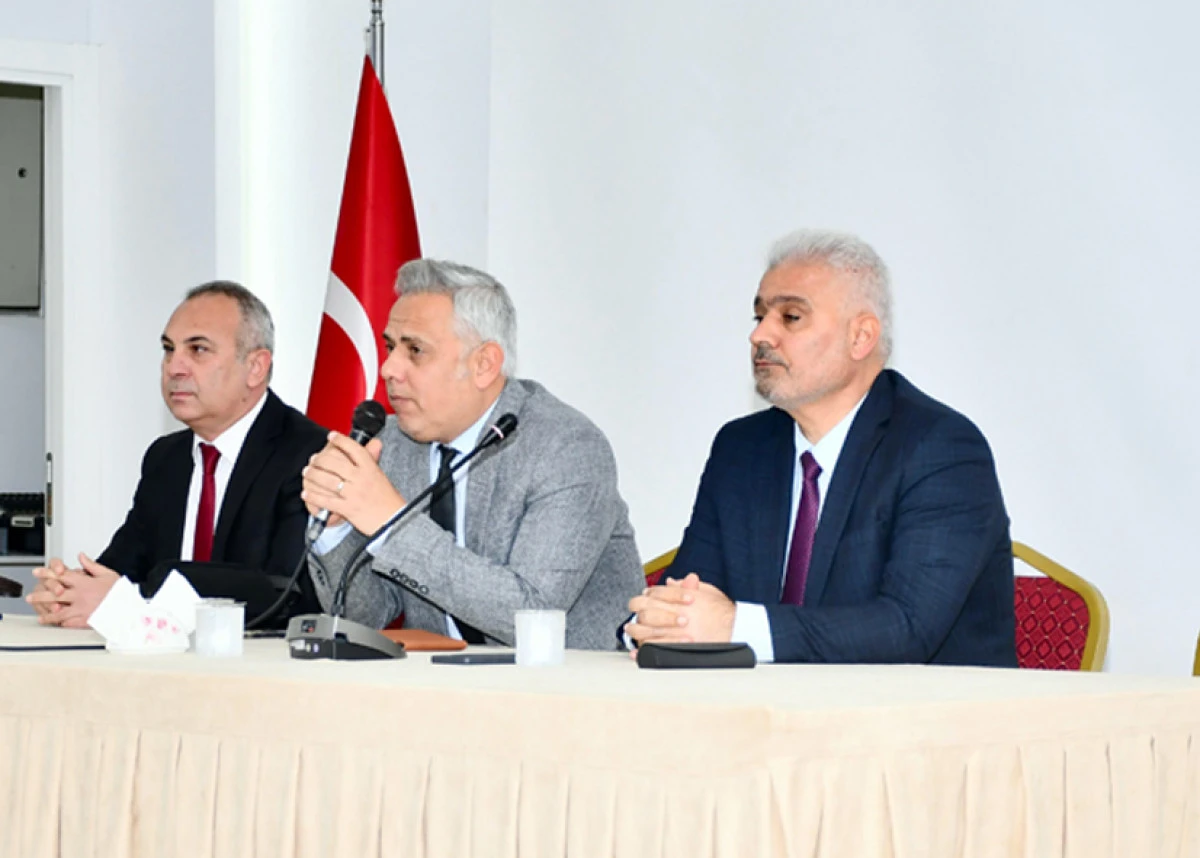 Okul M&uuml;d&uuml;rleri, gelecek i&ccedil;in bilgilendirildi