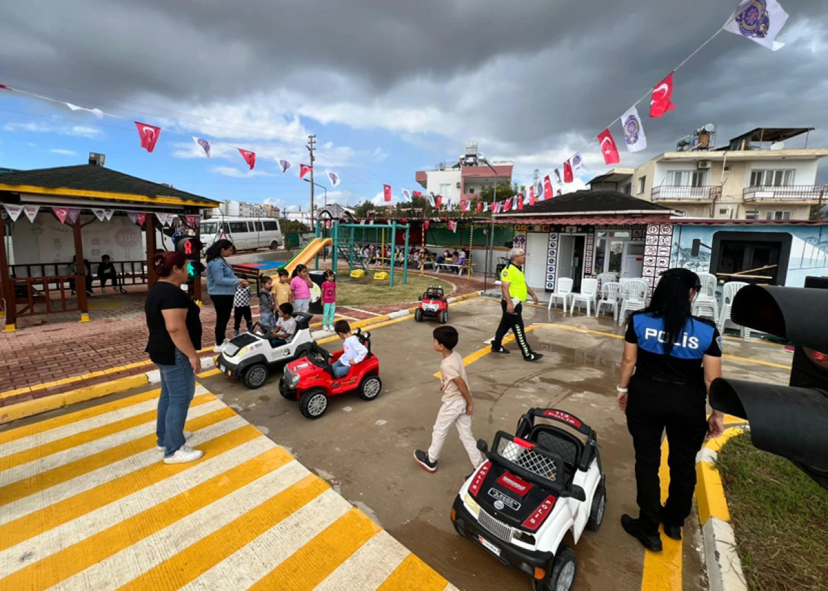 Okullar açıldı, trafik eğitimleri başladı