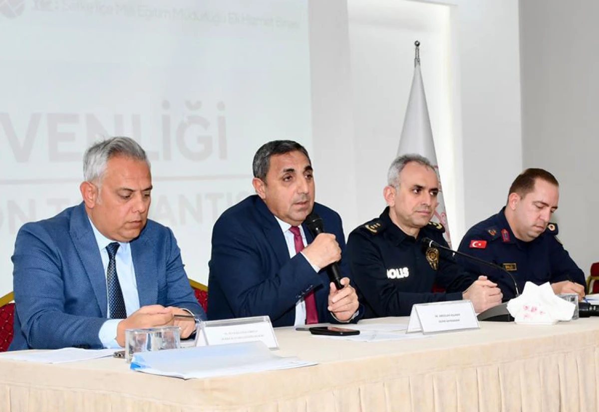 Okullardaki g&uuml;venlik masaya yatırıldı