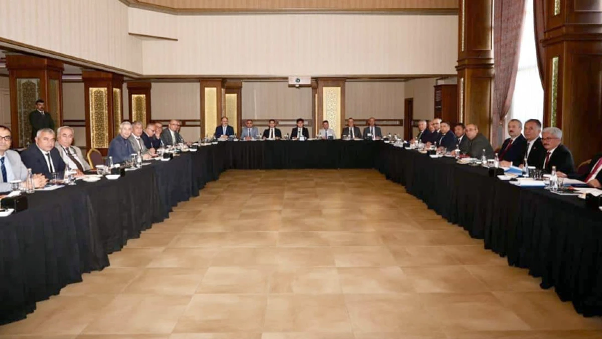 Özdemirci, müdürler ile değerlendirme toplantısı yaptı