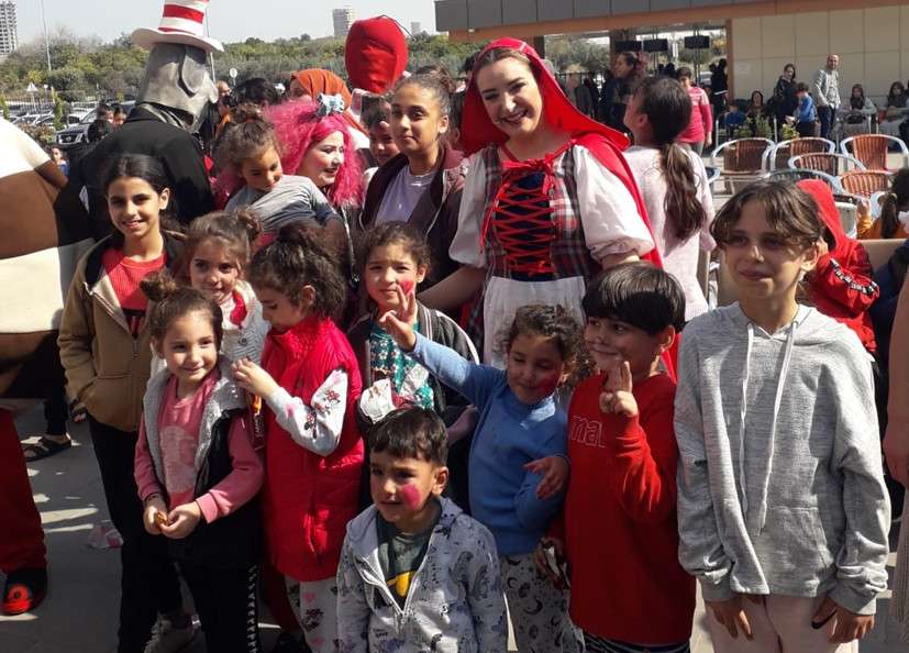 Şekeronya, Depremzede Çocukları sevindirmeye devam ediyor