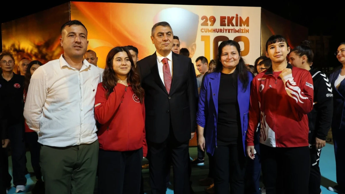 Silifke Muaythai sporcuları Cumhuriyet resepsiyonunda