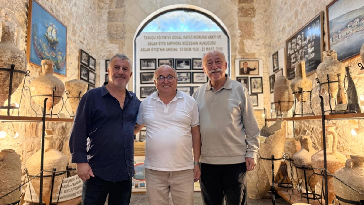 Tiyatrocular Amphora Müzesinde