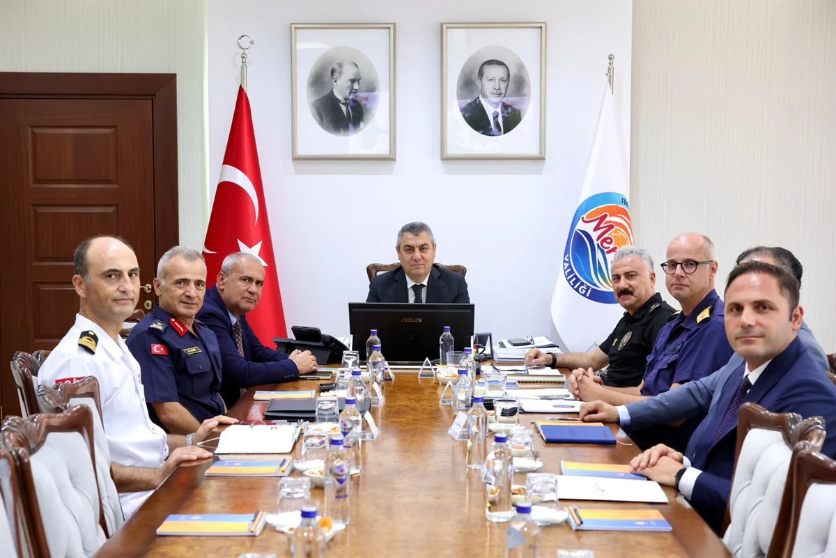 Vali Toros, &ldquo;İnsanlarımızın huzur &ouml;nemli&rdquo;