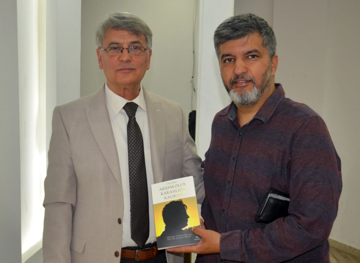 Y&ouml;r&uuml;k, son kitabını Halk k&uuml;t&uuml;phanesine armağan etti